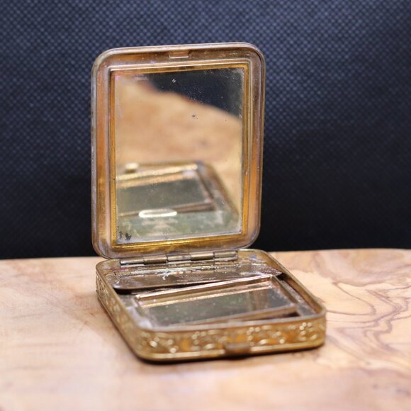 Rare Vintage Foster Black Enamel Compact with Pink Roses & Gold-Tone Etched Edge - Picture 11 of 13